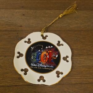 Walt Disney World 2001 Christmas Collection Snowflake Ornament - Vintage